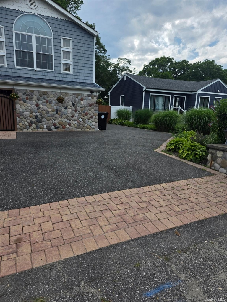 1396 Illinois Avenue - Photo 1