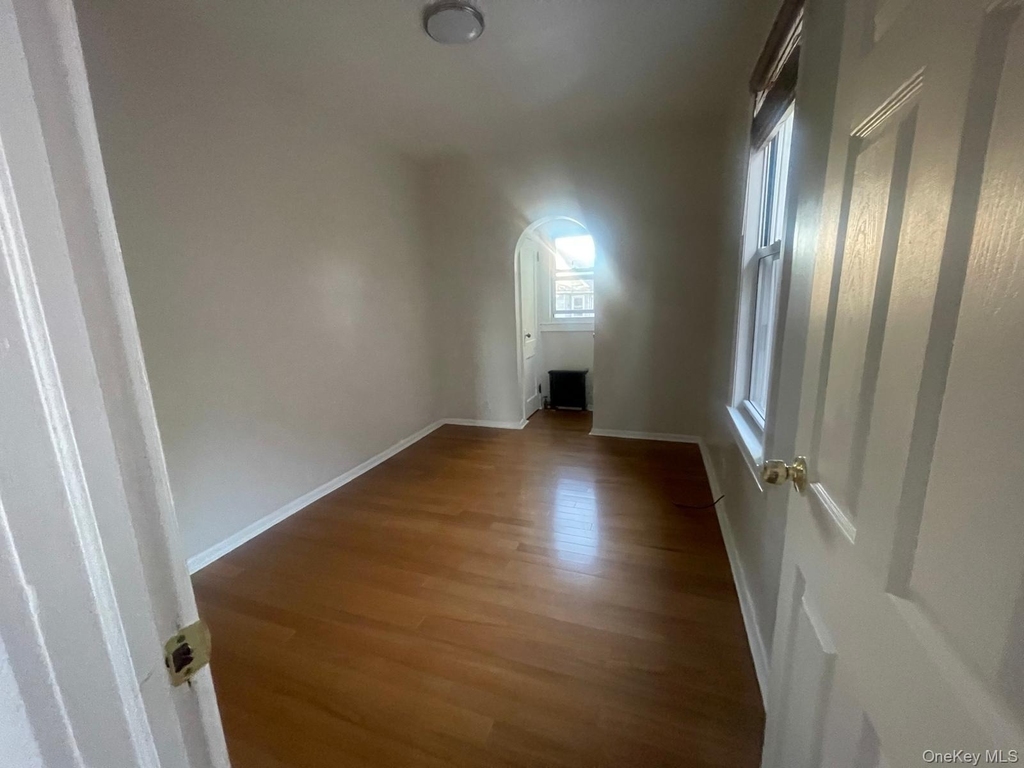 8513 89th Street - Photo 2