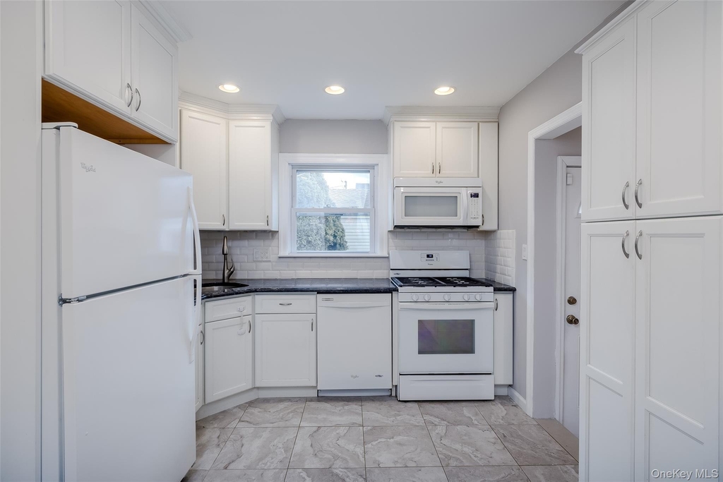 152 Charles Street - Photo 4