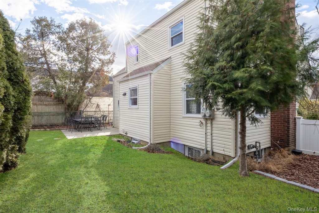 152 Charles Street - Photo 15