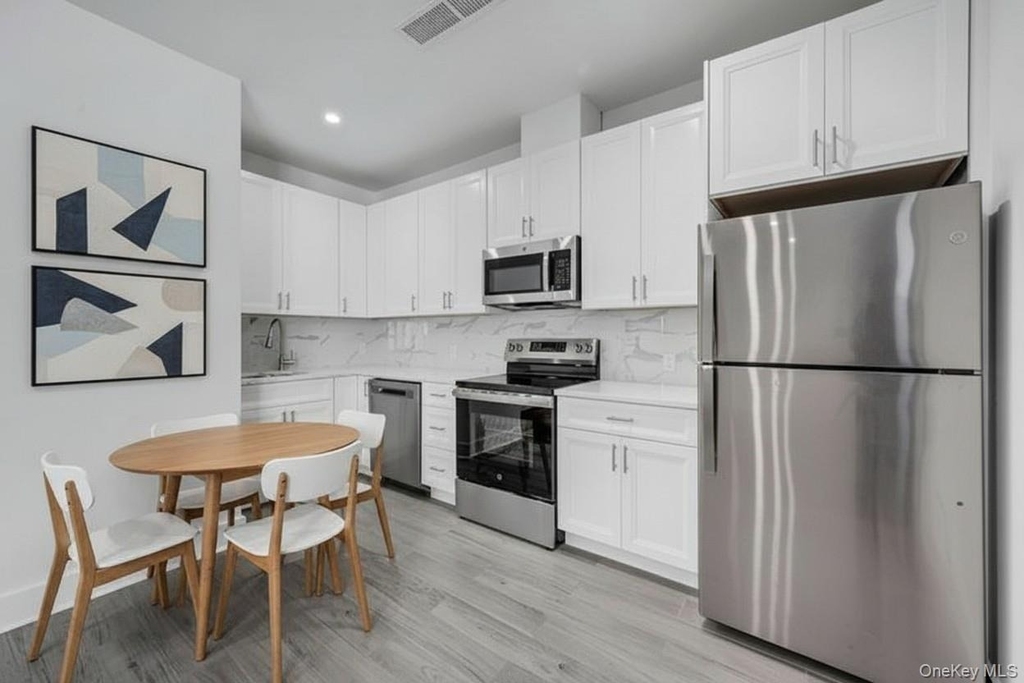 291 Main Street - Photo 2