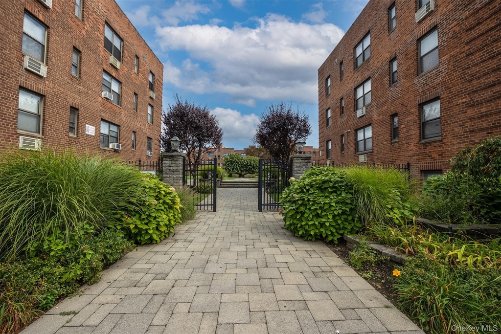 1 Jefferson Avenue - Photo 0