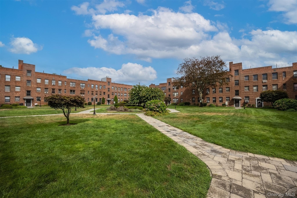 1 Jefferson Avenue - Photo 2