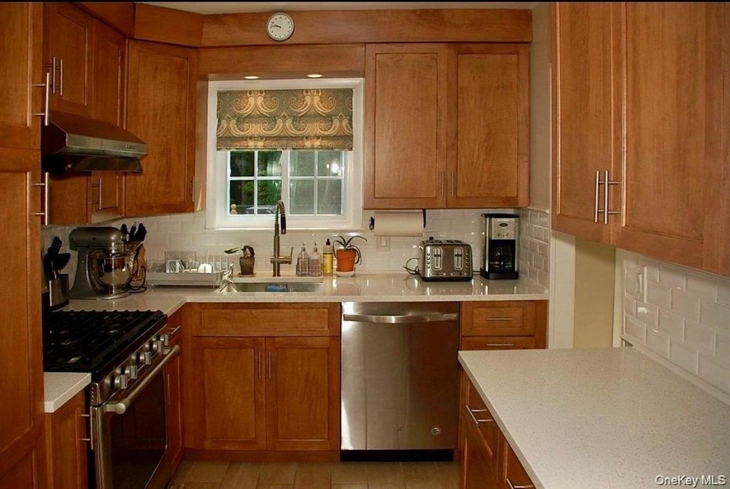 18 Coralyn Avenue - Photo 1