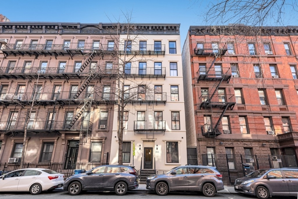 356 W 48th Street - Photo 1