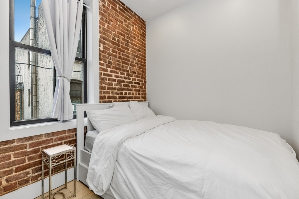 356 W 48th Street - Photo 4