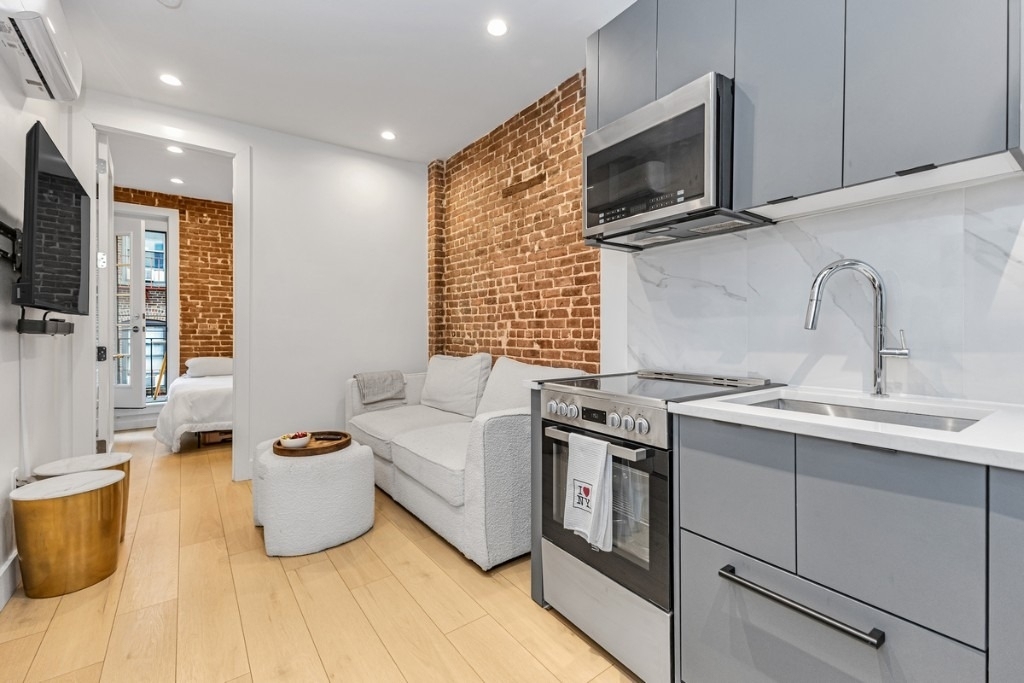 356 W 48th Street - Photo 5