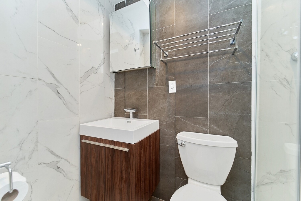 224 W 13th Street - Photo 2