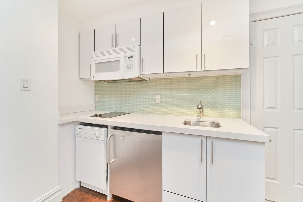 224 W 13th Street - Photo 1