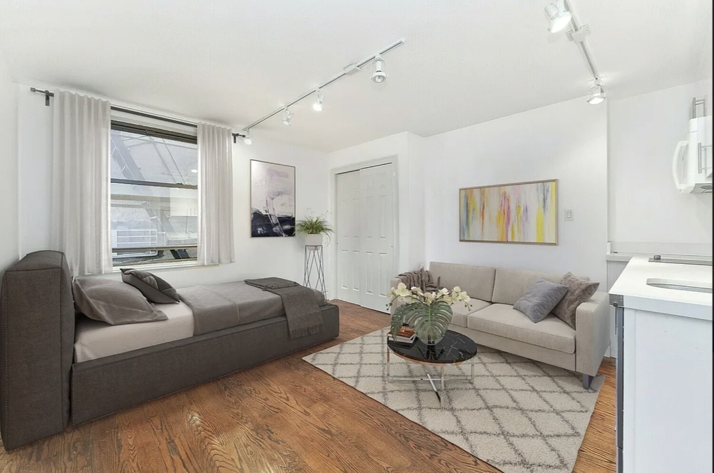 224 W 13th Street - Photo 0