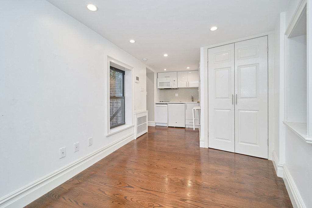 226 W 13th Street - Photo 1