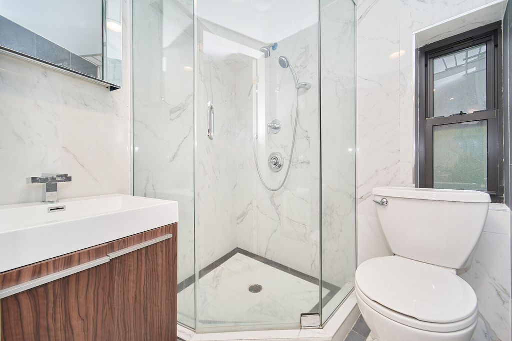 226 W 13th Street - Photo 2