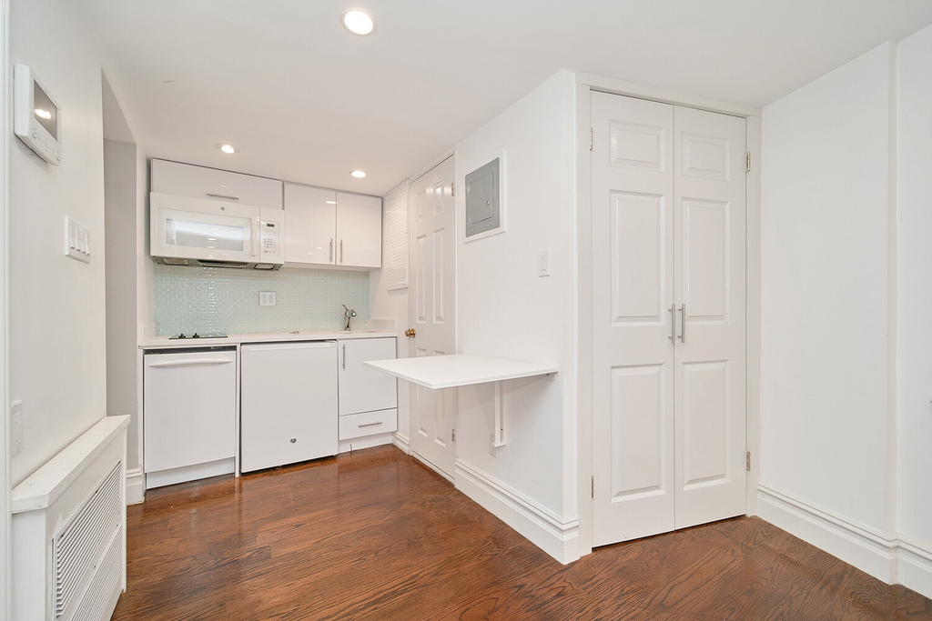 226 W 13th Street - Photo 4