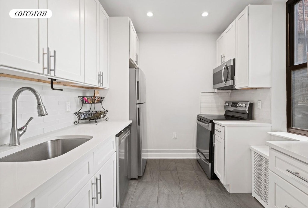 109-20 Queens Boulevard - Photo 2