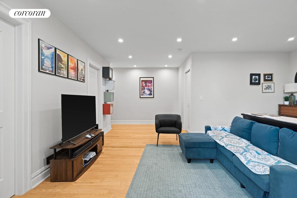 109-20 Queens Boulevard - Photo 4
