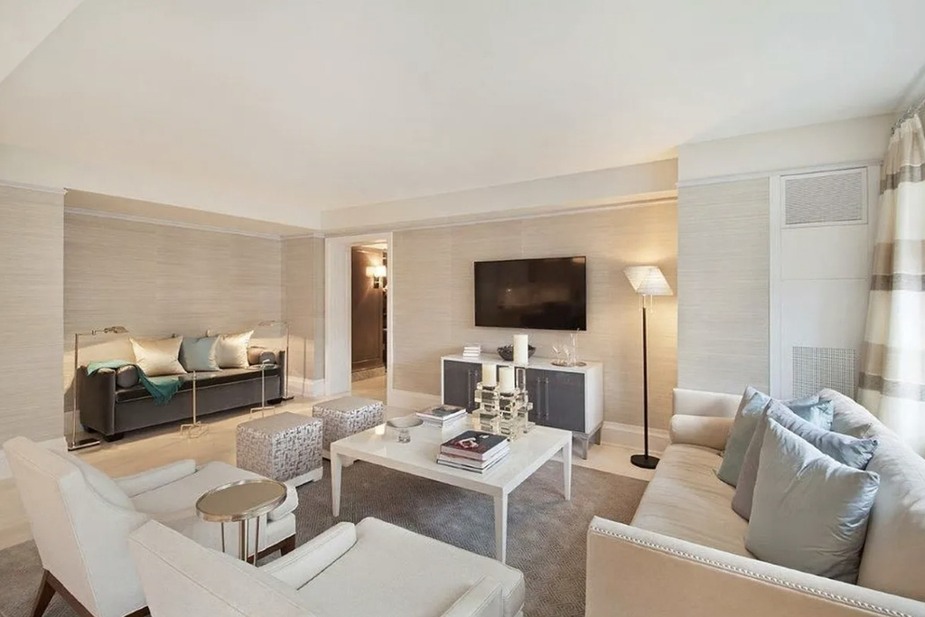 21 E 61st Street - Photo 3