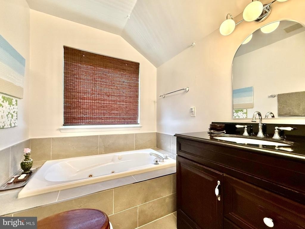 8 Woodmont Court - Photo 10