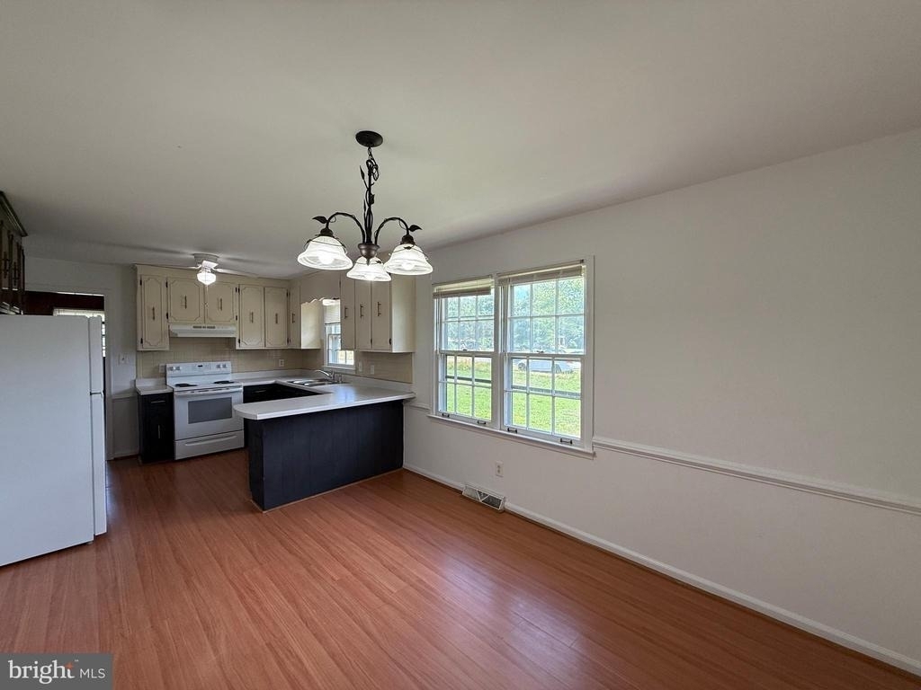 1804 Sherwood Drive - Photo 4