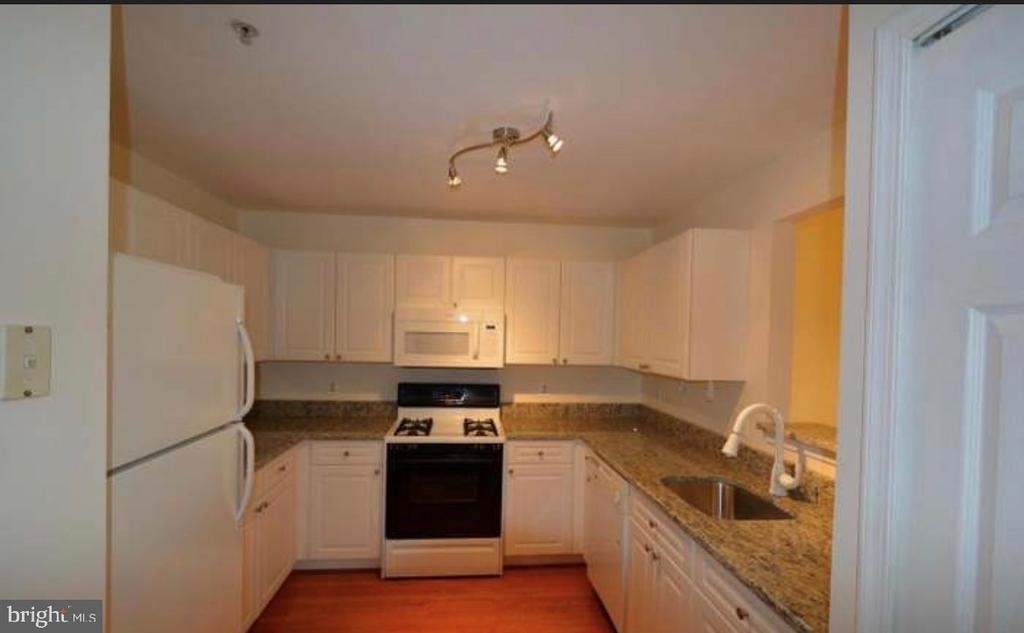 44086 Natalie Terrace - Photo 5