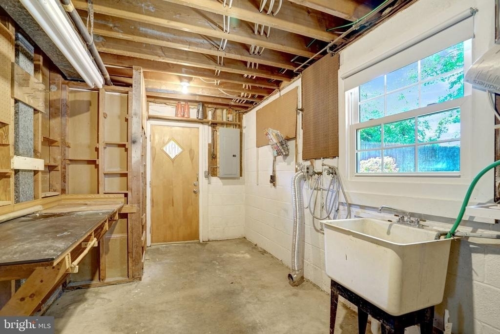 8236 Governors Court - Photo 29