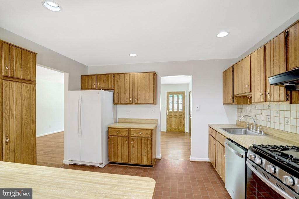 8236 Governors Court - Photo 11