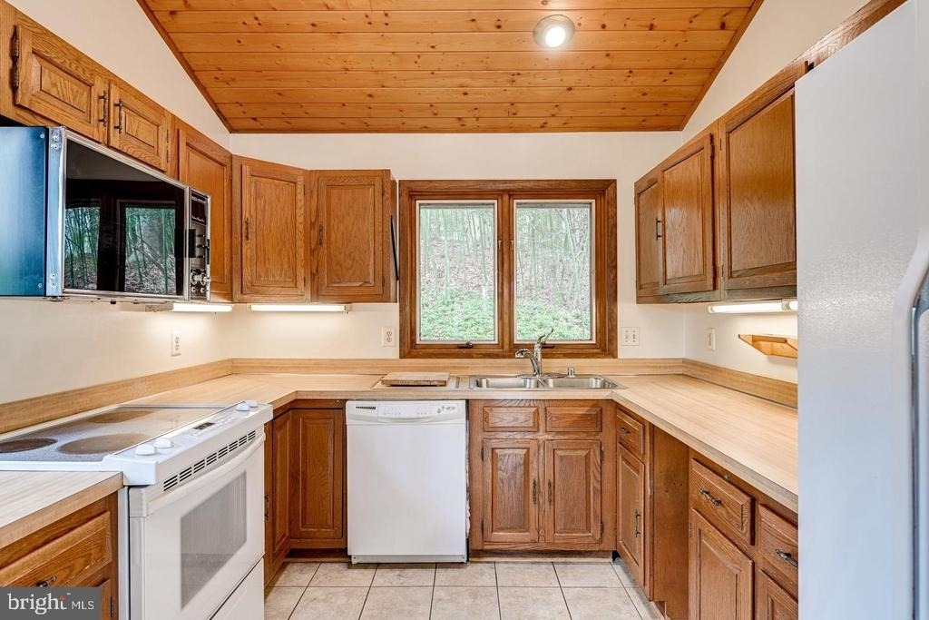 1328 Potomac School Road - Photo 10