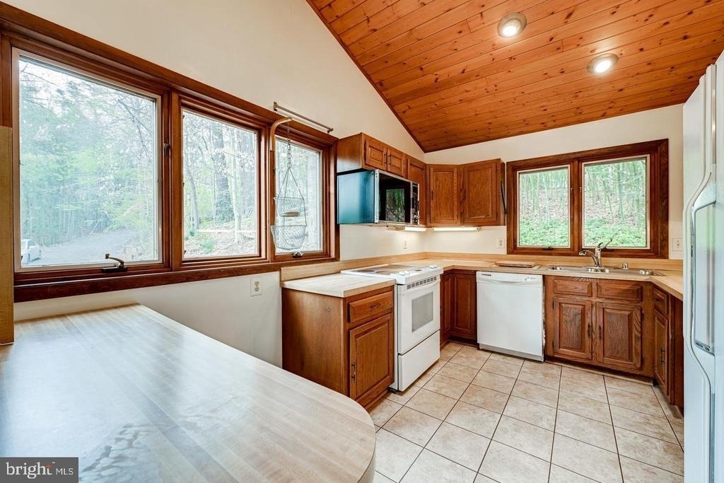 1328 Potomac School Road - Photo 11
