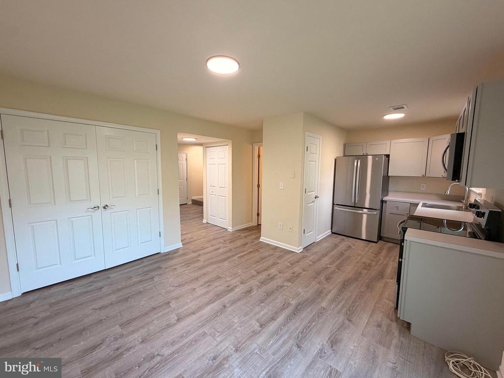 665 Highview Court - Photo 2