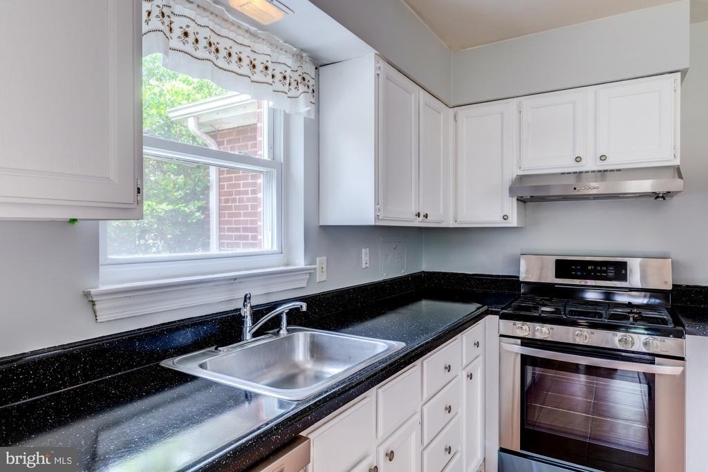 1947 Arlington Ridge Road - Photo 9