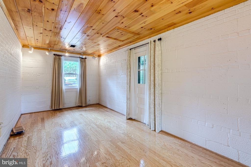 1947 Arlington Ridge Road - Photo 14