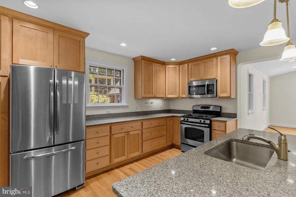 5534 17th Street N - Photo 5