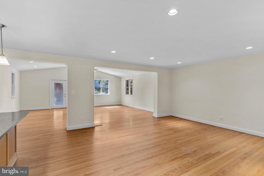 5534 17th Street N - Photo 8