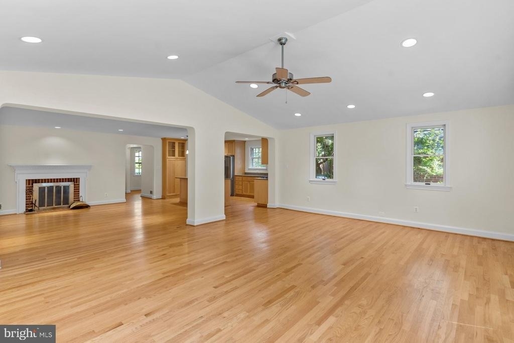 5534 17th Street N - Photo 9