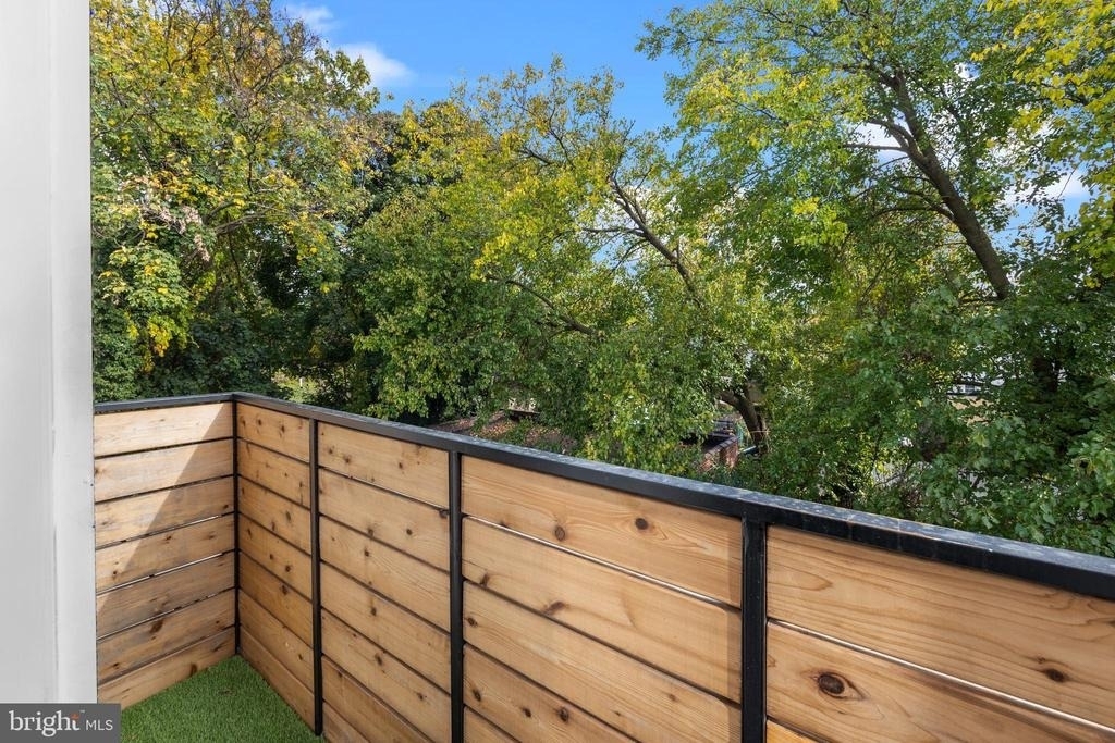 342 W Queen Lane - Photo 16