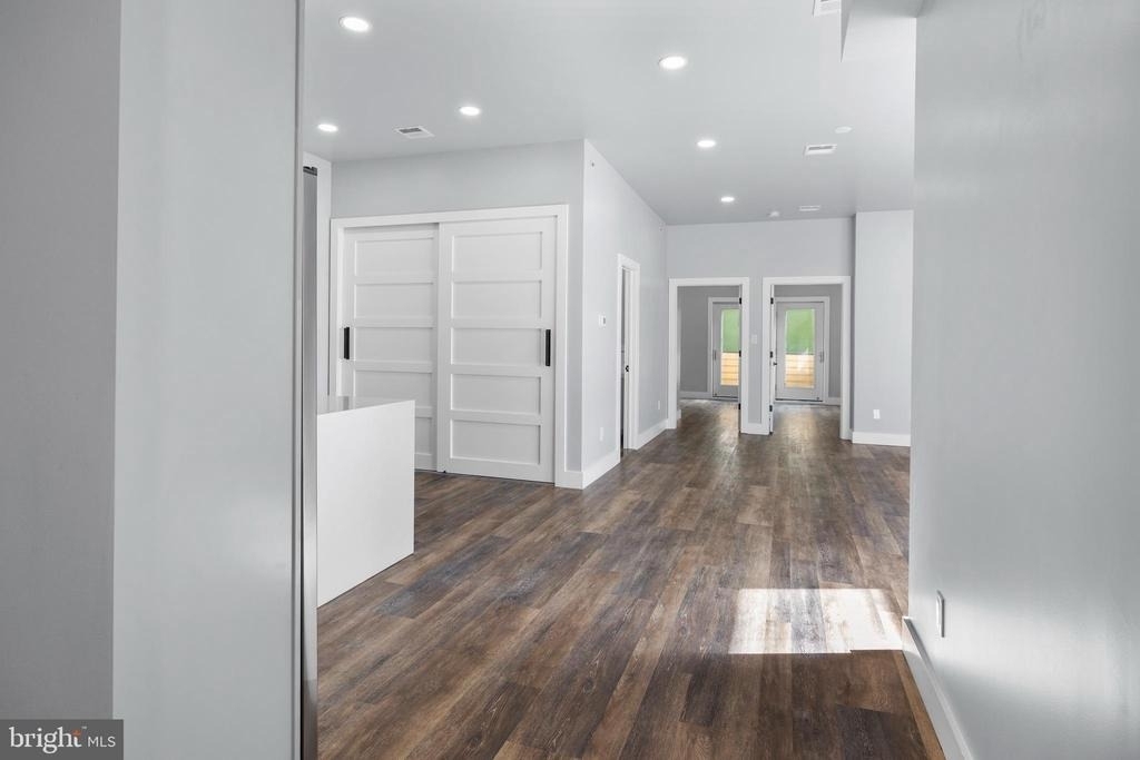 342 W Queen Lane - Photo 5