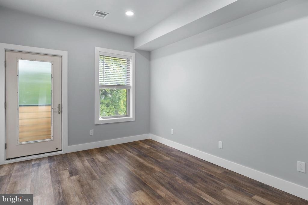 342 W Queen Lane - Photo 13