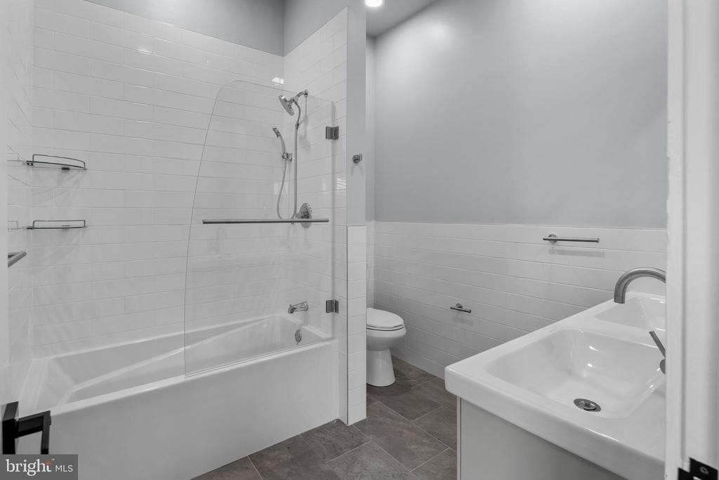 342 W Queen Lane - Photo 20