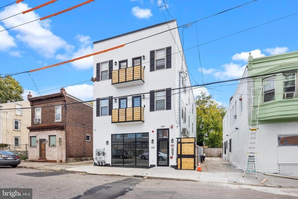 342 W Queen Lane - Photo 2