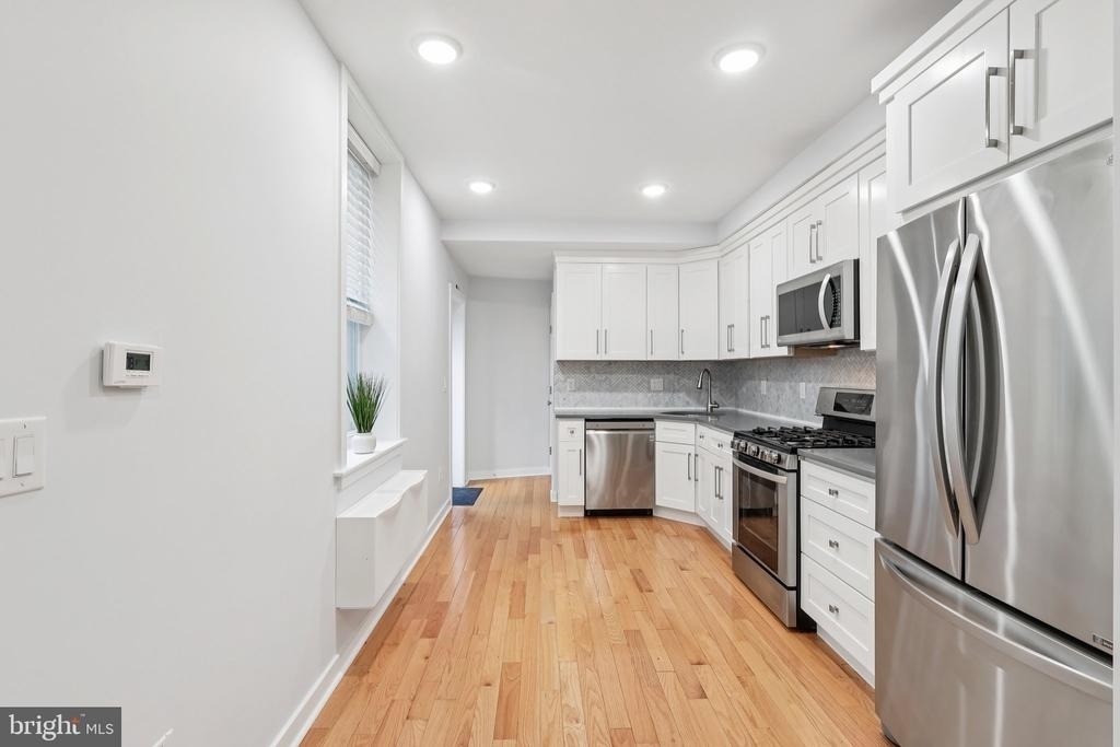 2019 W Girard Avenue - Photo 10