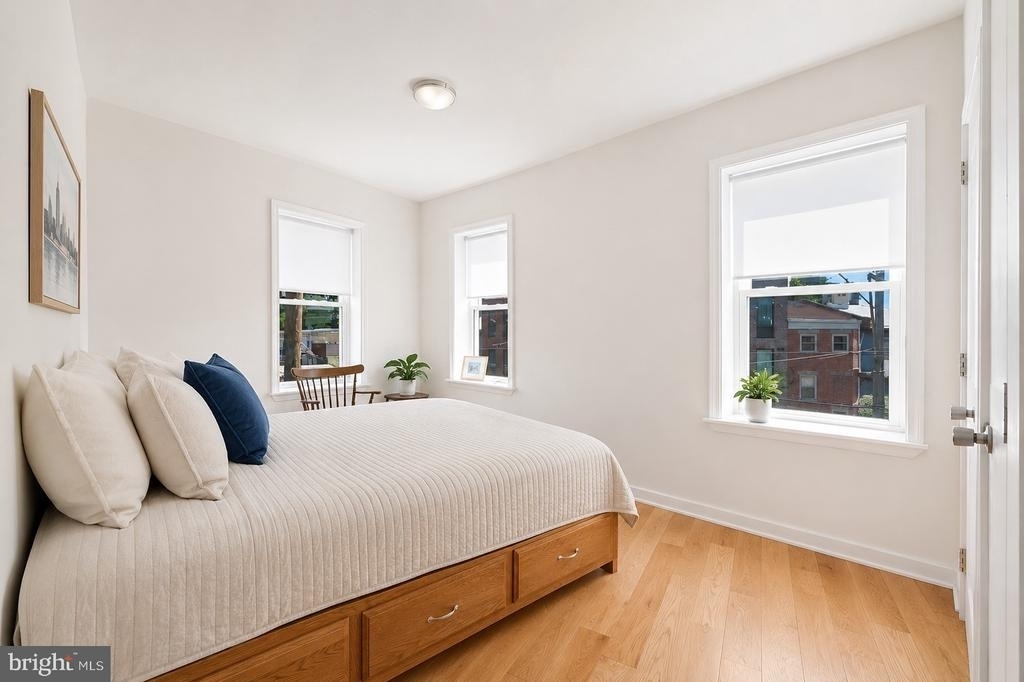 1546 Frankford Avenue - Photo 4