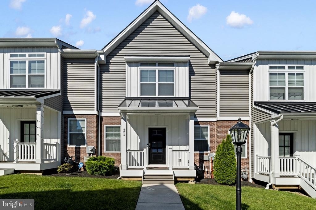 428 Hurst Street - Photo 0