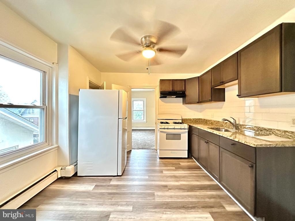 914 Swede Street - Photo 3