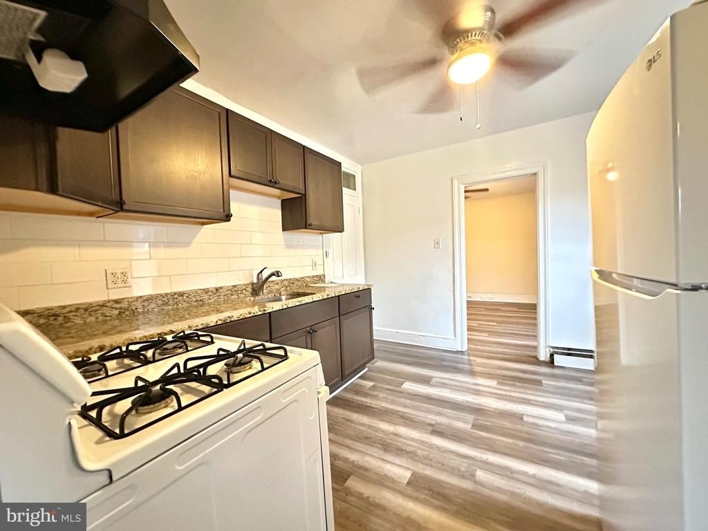 914 Swede Street - Photo 8