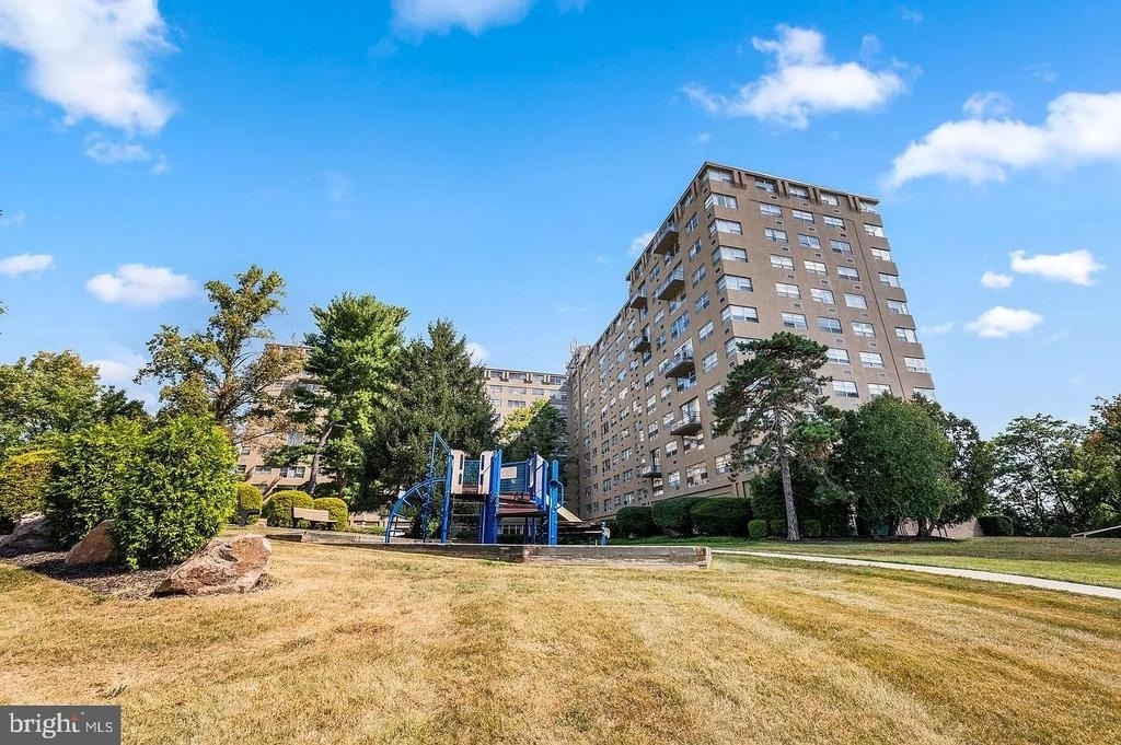 1030 E Lancaster Avenue - Photo 1