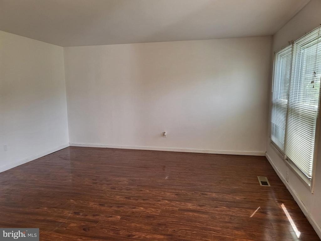 17 Roberts Place - Photo 3