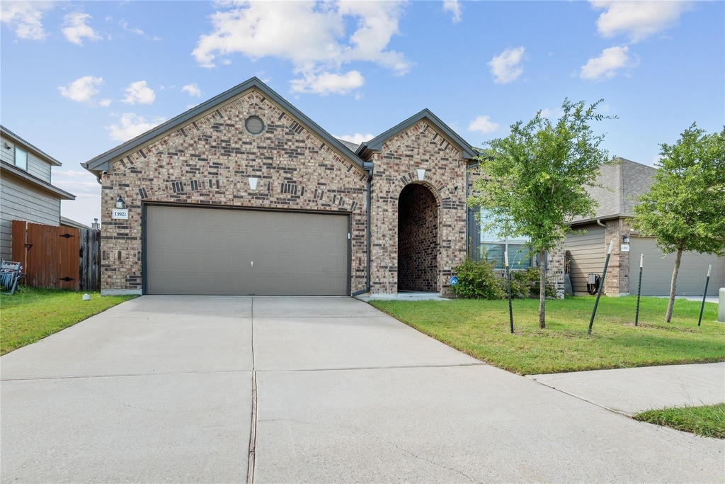 13921 Abraham Lincoln St - Photo 2