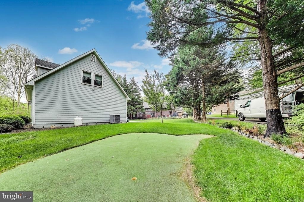 7726 Seven Locks Road - Photo 29