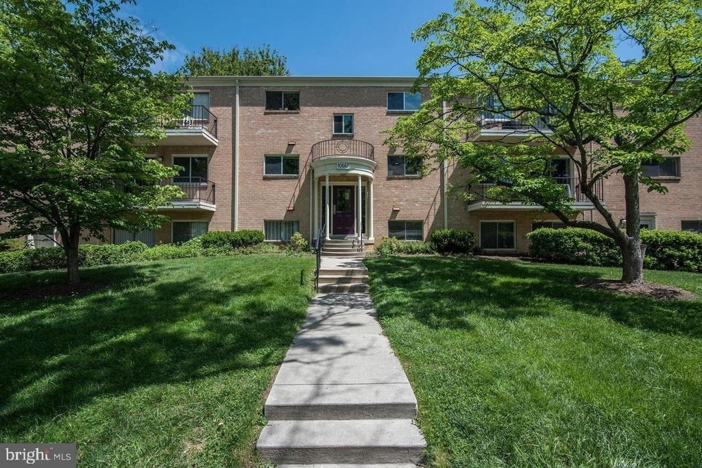 10667 Montrose Avenue - Photo 0