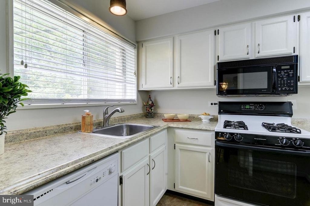 10667 Montrose Avenue - Photo 13
