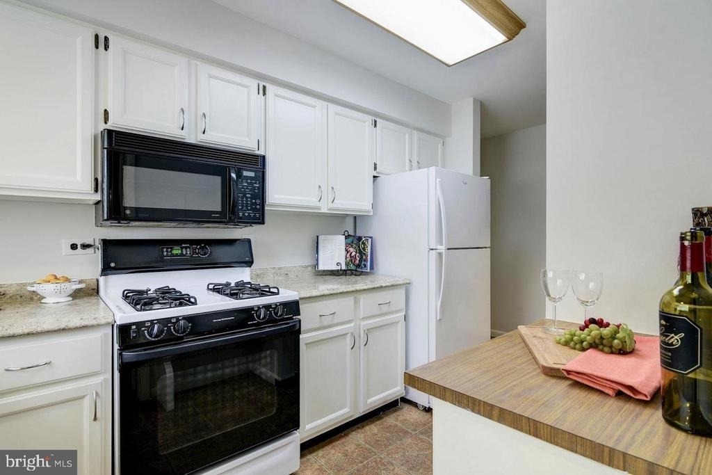10667 Montrose Avenue - Photo 12